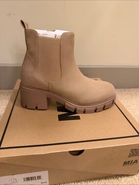 MIA Women's Chunky Lug Chelsea Boot - Taupe